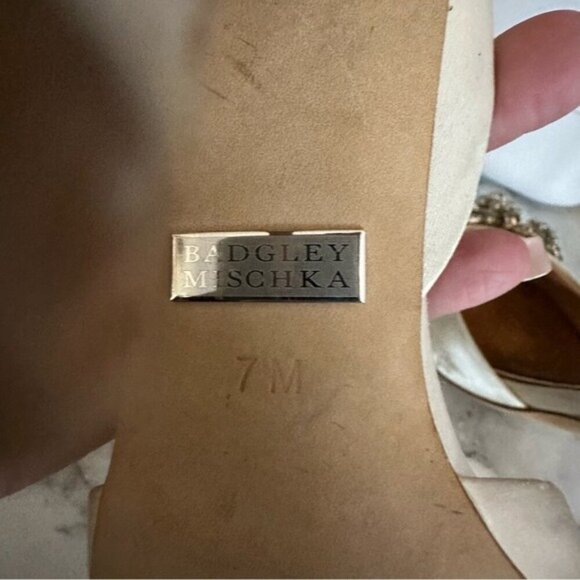 Badgley Mischka- Giana Pump Embellished Heels Size 7 Champaign Color - Picture 8 of 12